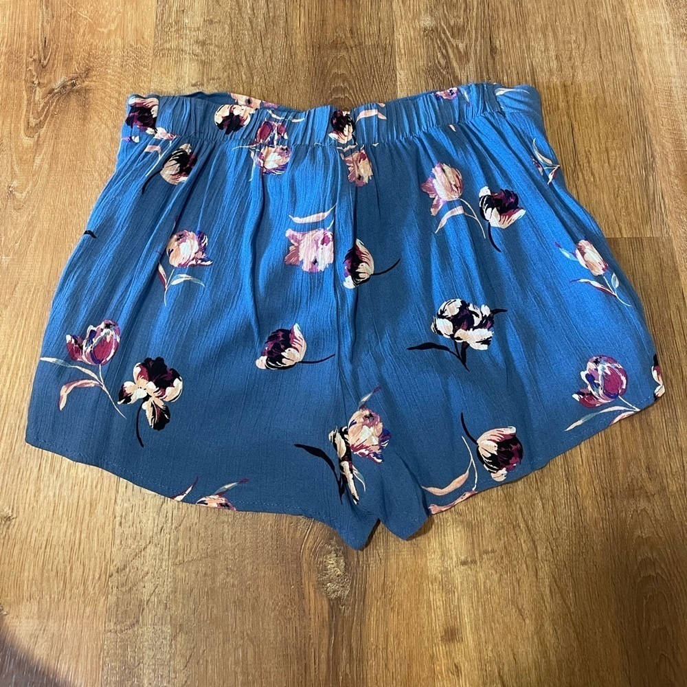 Ivy + Main blue floral wrap tie front shorts​​​​​ - Picture 2 of 2